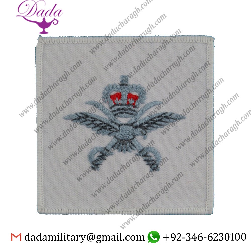 7027-1.jpg RAF PHYSICAL TRAINING INSTRUCTOR CROWN EAGLE SWORDS VEST BADGE ON WHITE QUEEN'S CROWN. EMBROIDERED AIR FORCE BRANCH BADGE - Image 1