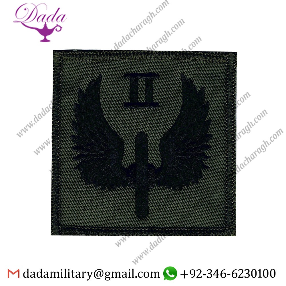 7037-1.jpg RAF REGIMENT - 2 PARACHUTE SQUADRON - SMALL II OVER WINGED WHEEL EMBROIDERED PARACHUTE DZ (DROP-ZONE) PATCH - Image 1