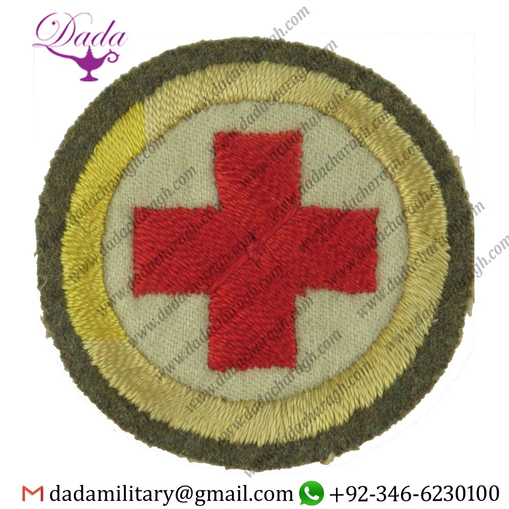7056-1.jpg RED CROSS ON WHITE IN YELLOW CIRCLE MEDICAL ORDERLY CIRCA - LOOKS OLD EMBROIDERED ARMY CLOTH TRADE BADGE - Image 1